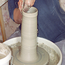 cours de tournage d'une poterie