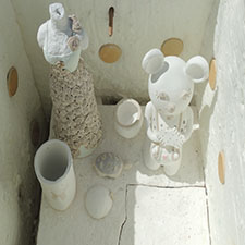 cours d'emfournement d'un four de poterie raku